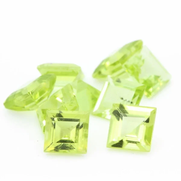 Gema sintetica – Preciosa – forma patrat – peridot 3 x 3 mm - imagine 3