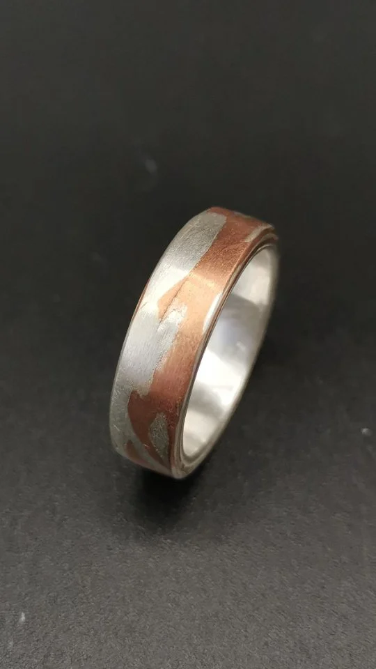 Mokume-Gane - imagini de la unul dintre cele mai indragite cursuri.
#Artkimia_Studio #MokumeGane #metalclay #artclaysilver #courses